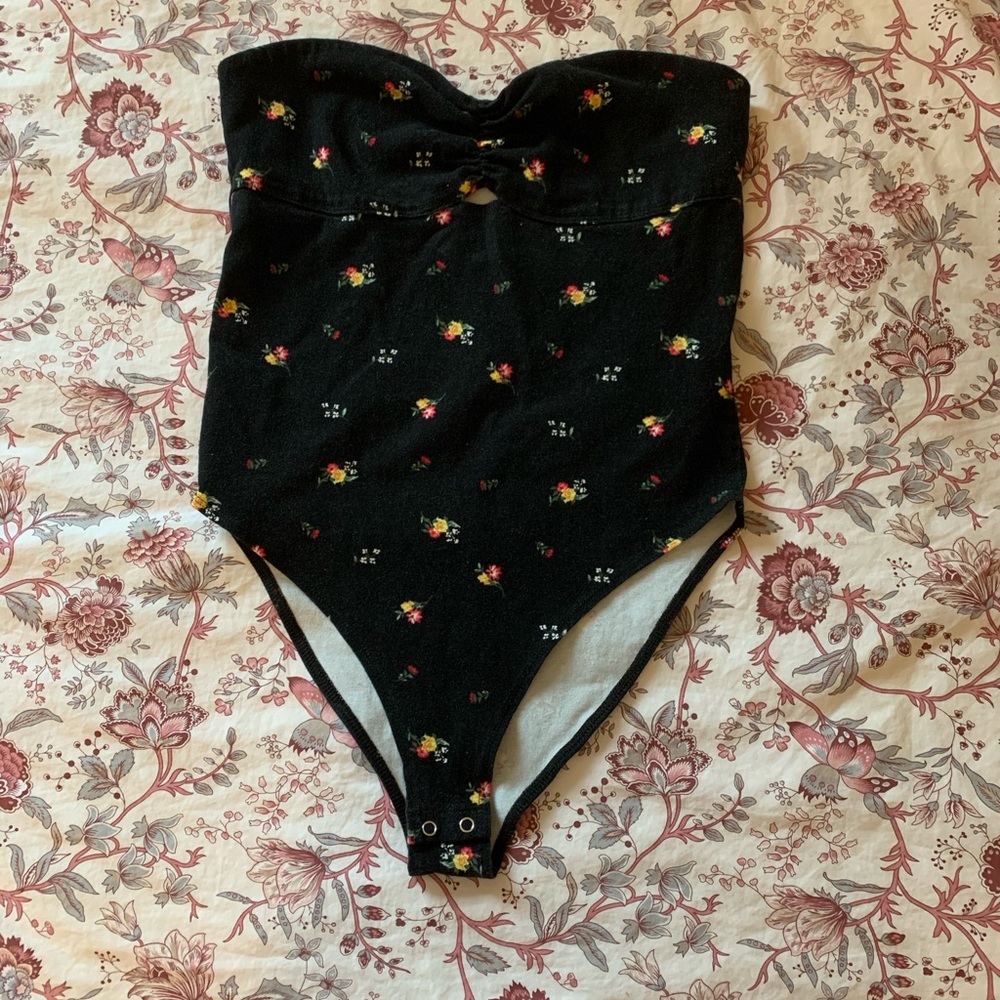 Forever 21 - BLK Strapless Bodysuit- Large